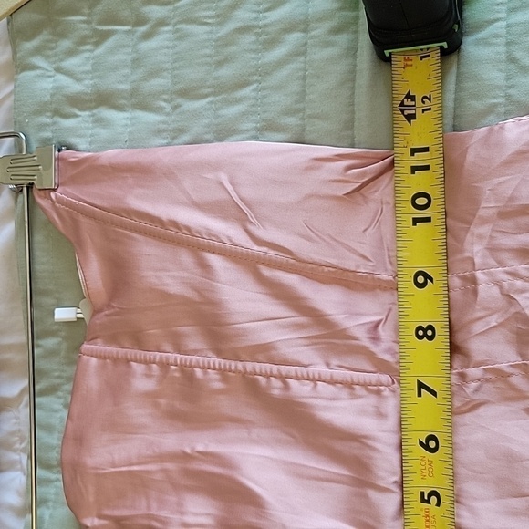 Nwt ROSEDRESS MAUVE STRAPLESS MINI DRESS SATIN EFFECT SIZE MEDIUM - Picture 15 of 16